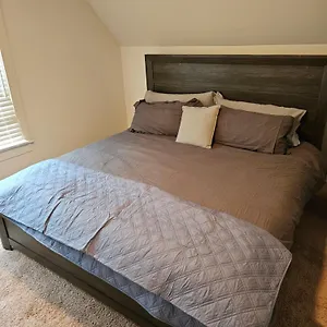 Holiday home Modern Midtown With 3 King Beds